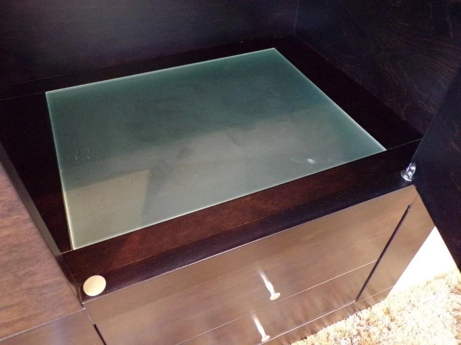 pannello con illuminazione a faretto