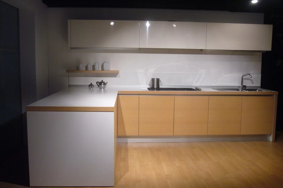Cucina con penisola Poliform Alea