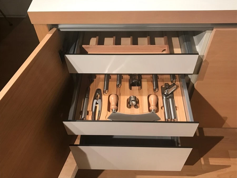 Cucina con penisola Poliform Alea