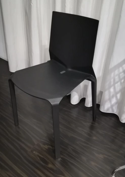 Sedia senza braccioli Kristalia Plana nero