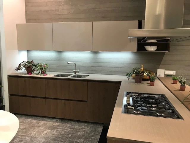 Cucina con penisola di Euromobil