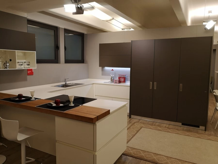 Cucina con penisola Scavolini Foodshelf inside
