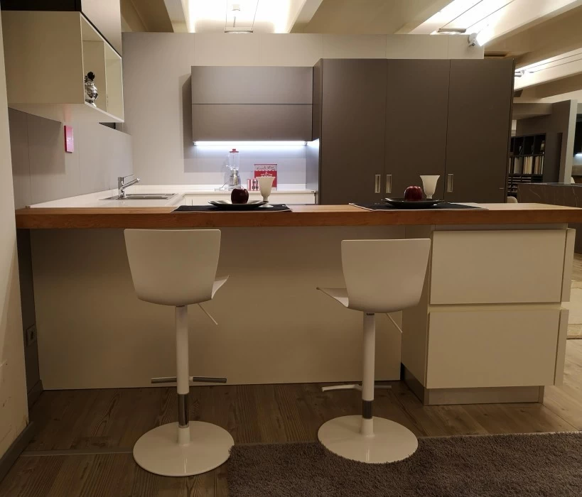 Cucina con penisola Scavolini Foodshelf inside