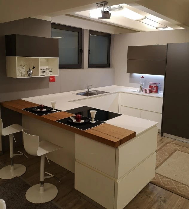 Cucina con penisola Scavolini Foodshelf inside