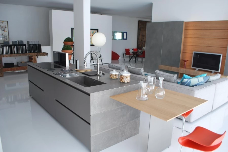 Cucina con Isola Modulnova BLADE laccato satinato