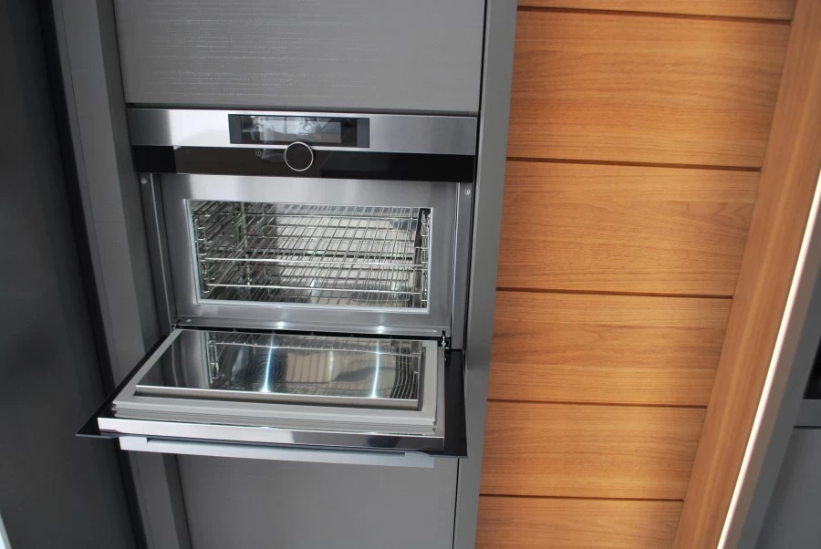 Cucina con Isola Modulnova BLADE laccato satinato