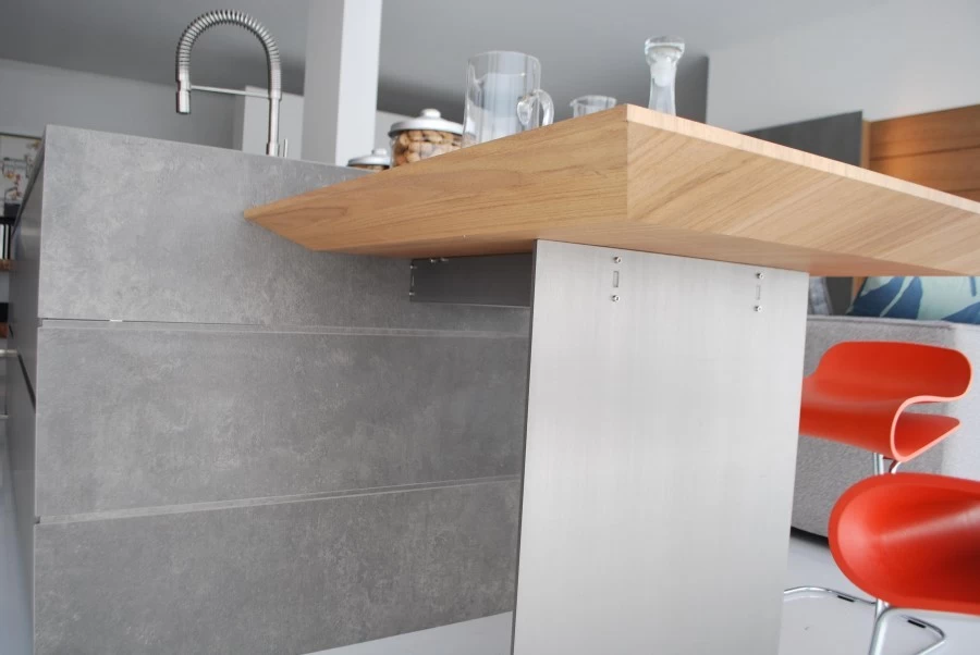 Cucina con Isola Modulnova BLADE laccato satinato