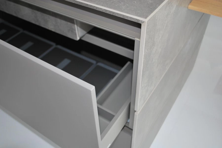 Cucina con Isola Modulnova BLADE laccato satinato