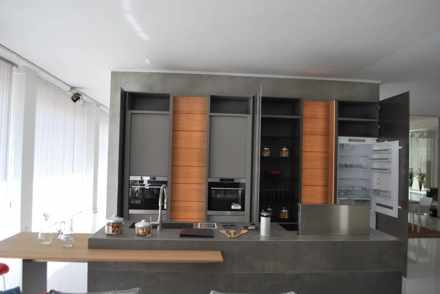 Cucina con Isola Modulnova BLADE laccato satinato