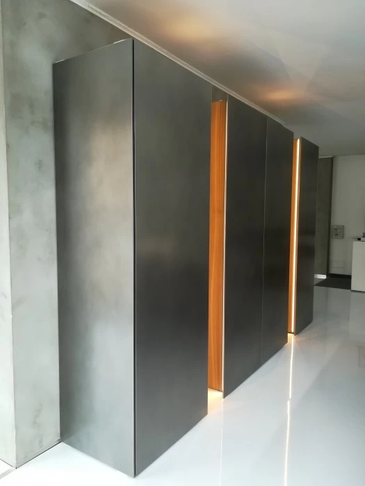 Cucina con Isola Modulnova BLADE laccato satinato