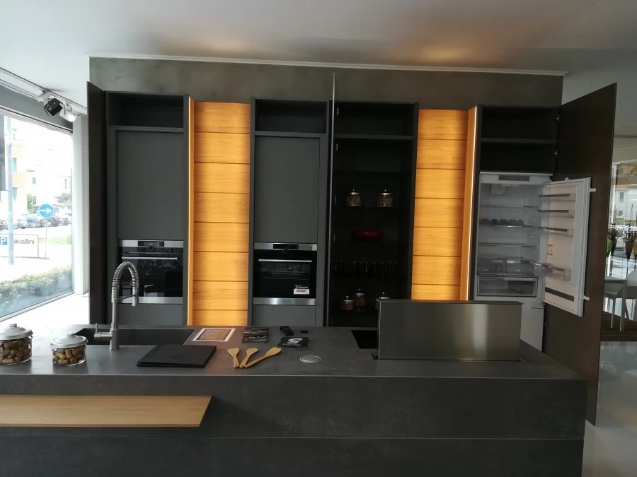 Cucina con Isola Modulnova BLADE laccato satinato