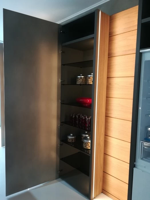 Cucina con Isola Modulnova BLADE laccato satinato