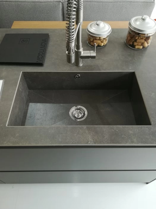 Cucina con Isola Modulnova BLADE laccato satinato