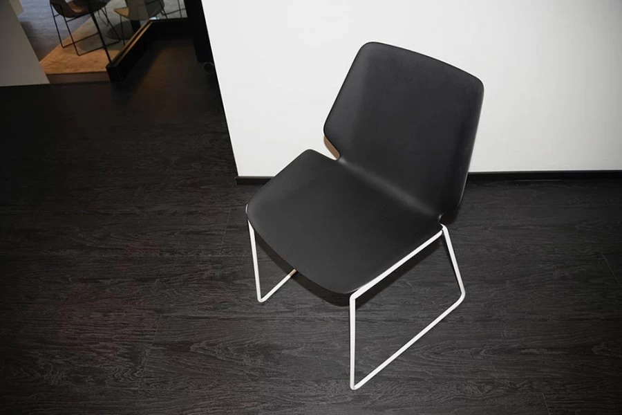 Sedia senza braccioli Poliform FOLD