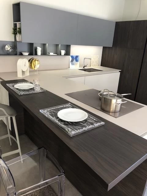 Cucina con penisola Euromobil Filo Lain