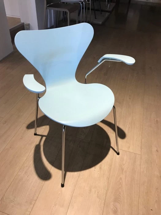 Sedia con braccioli Fritz Hansen 3207