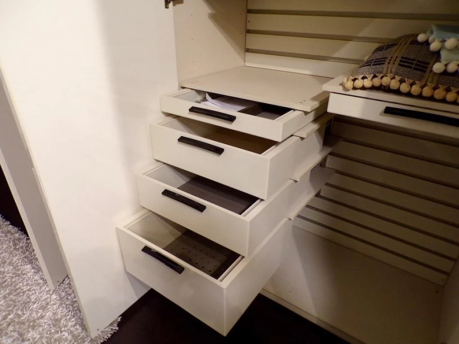 MOLTENI ARMADIO STRIPE BERGAMO
