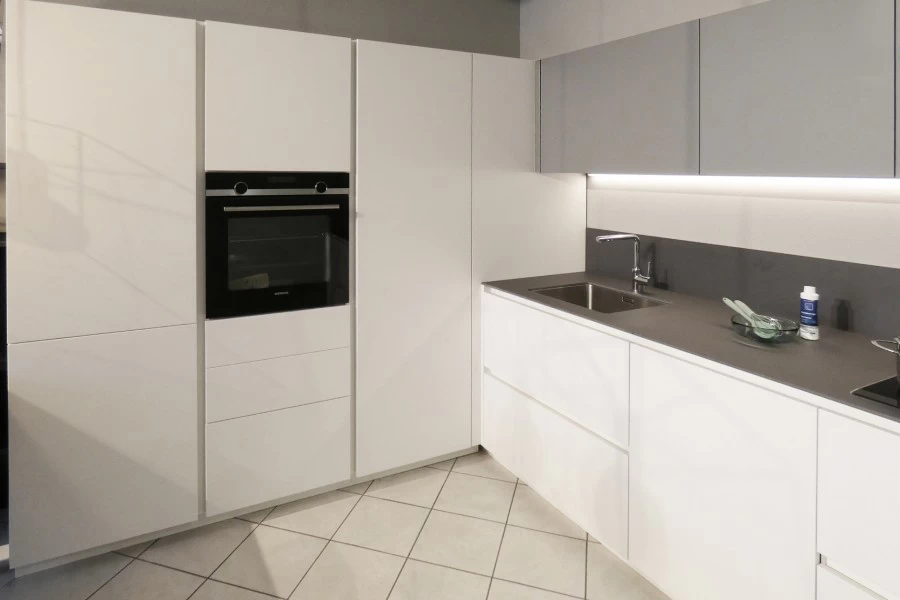 Cucina bianca angolare