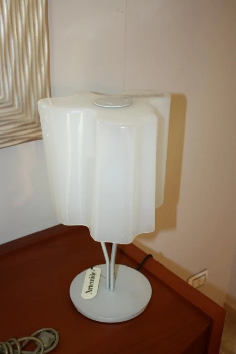 Lampada da tavolo Artemide logico