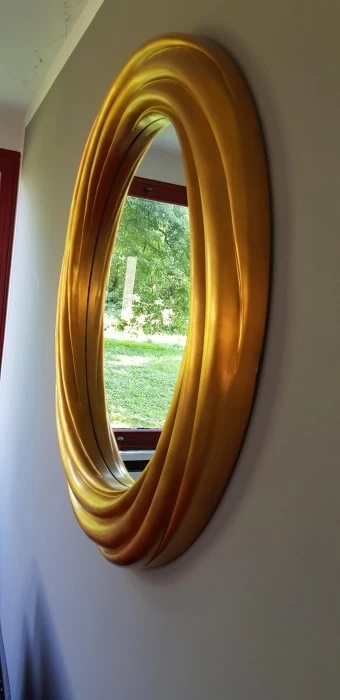 particolare cornice intarsio laccata color oro