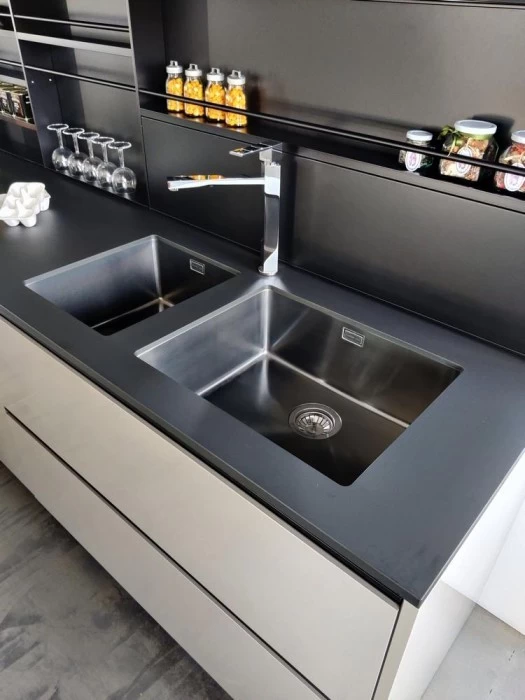 Cucina con penisola Poliform My Planet