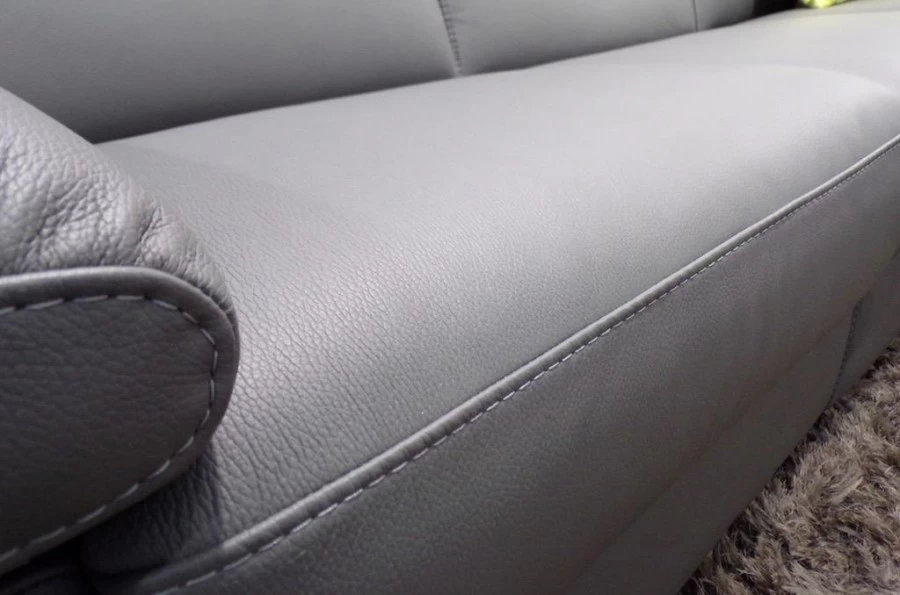 DIVANO IN PELLE CON CHAISE LONGUE E MECCANISMO ELETTRICO NICOLETTI MEGAN IN VENDITA A BERGAMO