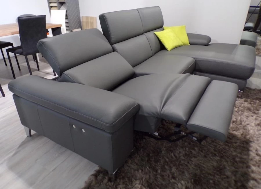 DIVANO IN PELLE CON CHAISE LONGUE E MECCANISMO ELETTRICO NICOLETTI MEGAN PREZZO A BERGAMO