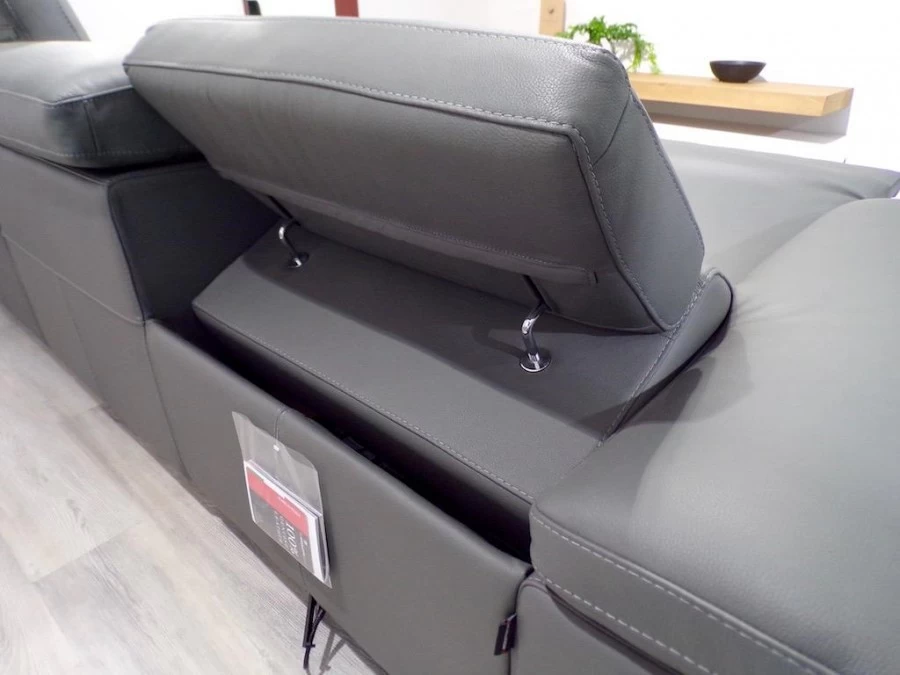 DIVANO IN PELLE CON CHAISE LONGUE E MECCANISMO ELETTRICO NICOLETTI MEGAN OCCASIONE A BERGAMO