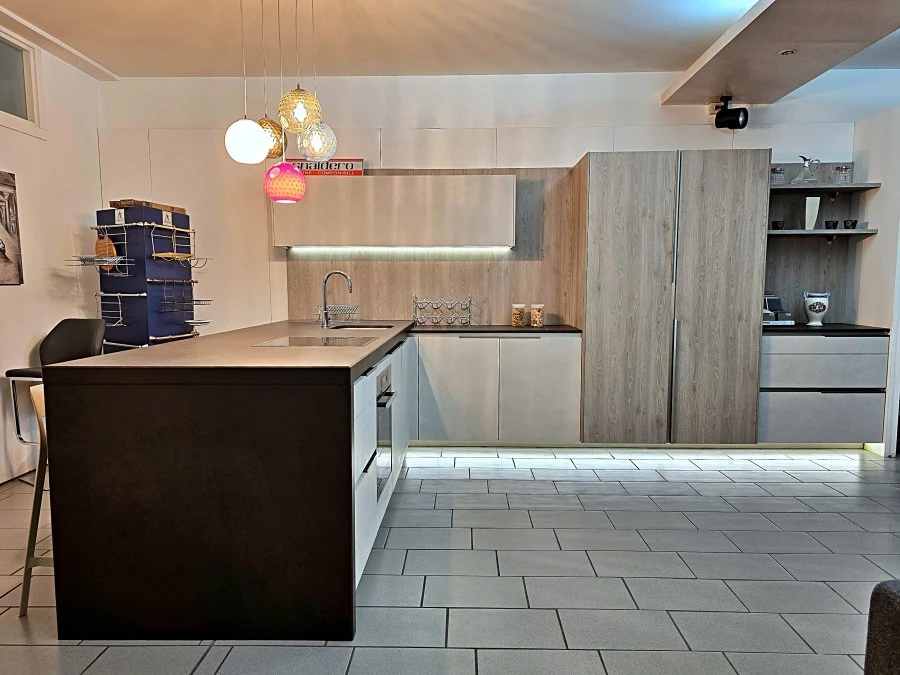 Cucina con penisola Snaidero Orange Evo