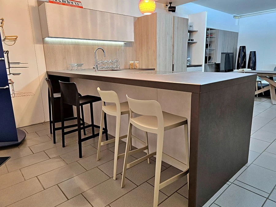 Cucina con penisola Snaidero Orange Evo