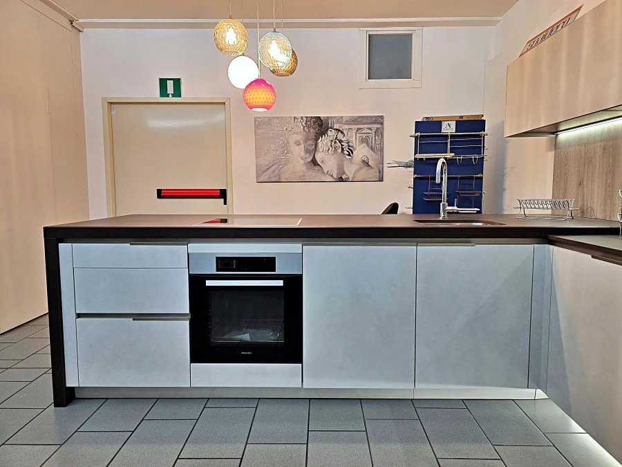 Cucina con penisola Snaidero Orange Evo