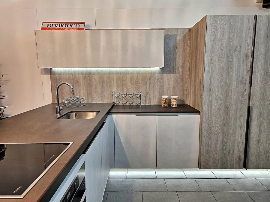Cucina con penisola Snaidero Orange Evo
