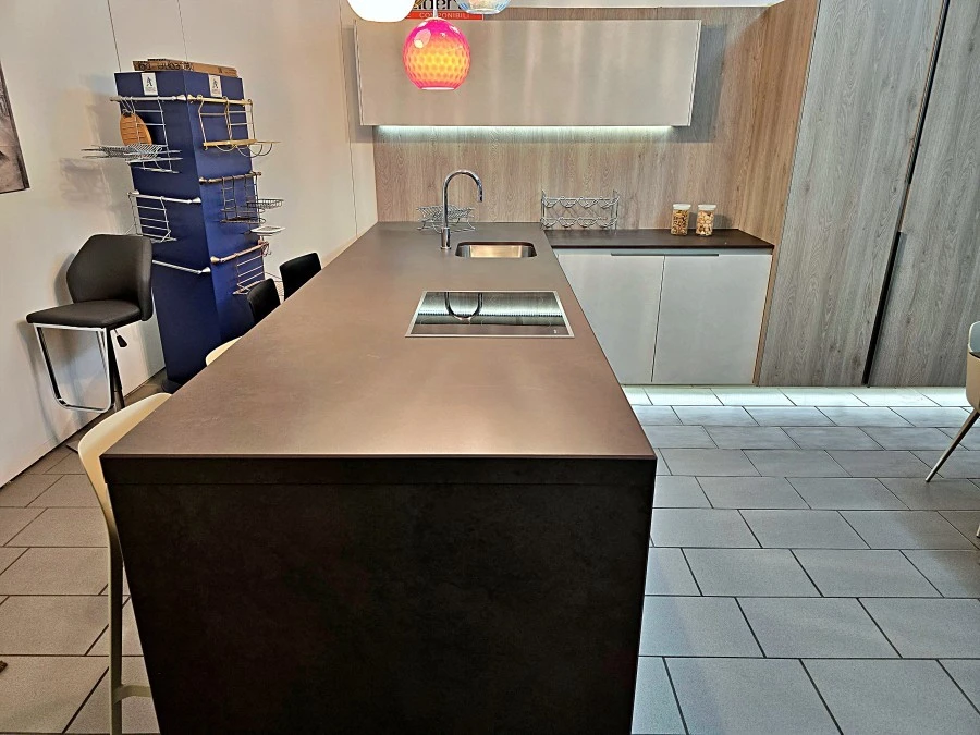 Cucina con penisola Snaidero Orange Evo