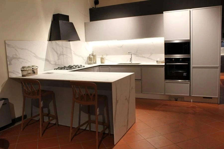 Cucina con penisola Produzione Artigianale 20mm