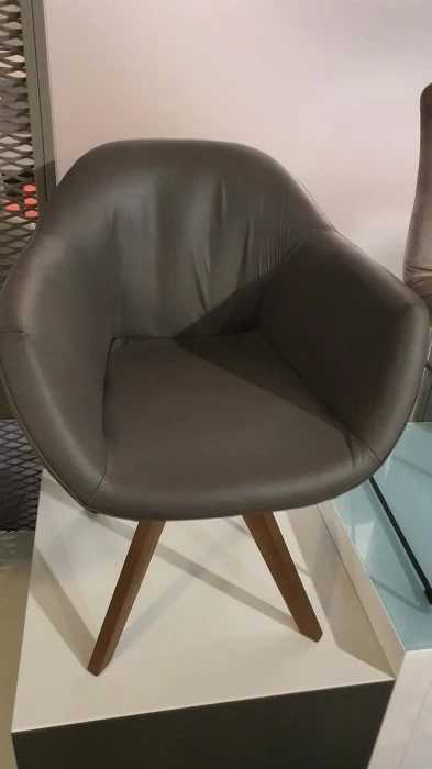 Poltroncina Ozzio DELIA MASTICE