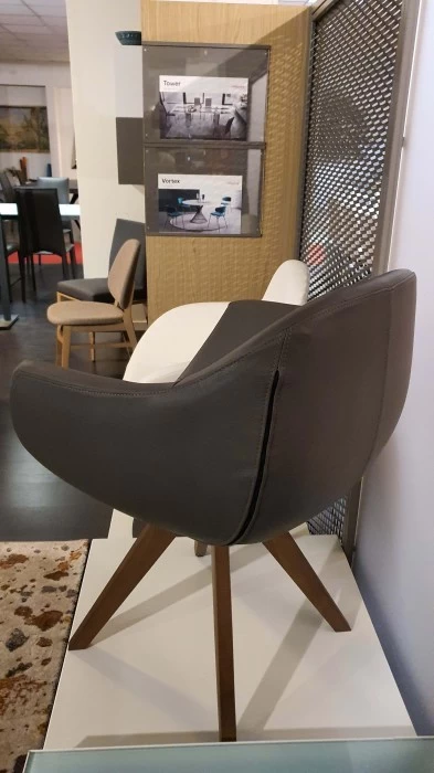 Poltroncina Ozzio DELIA MASTICE