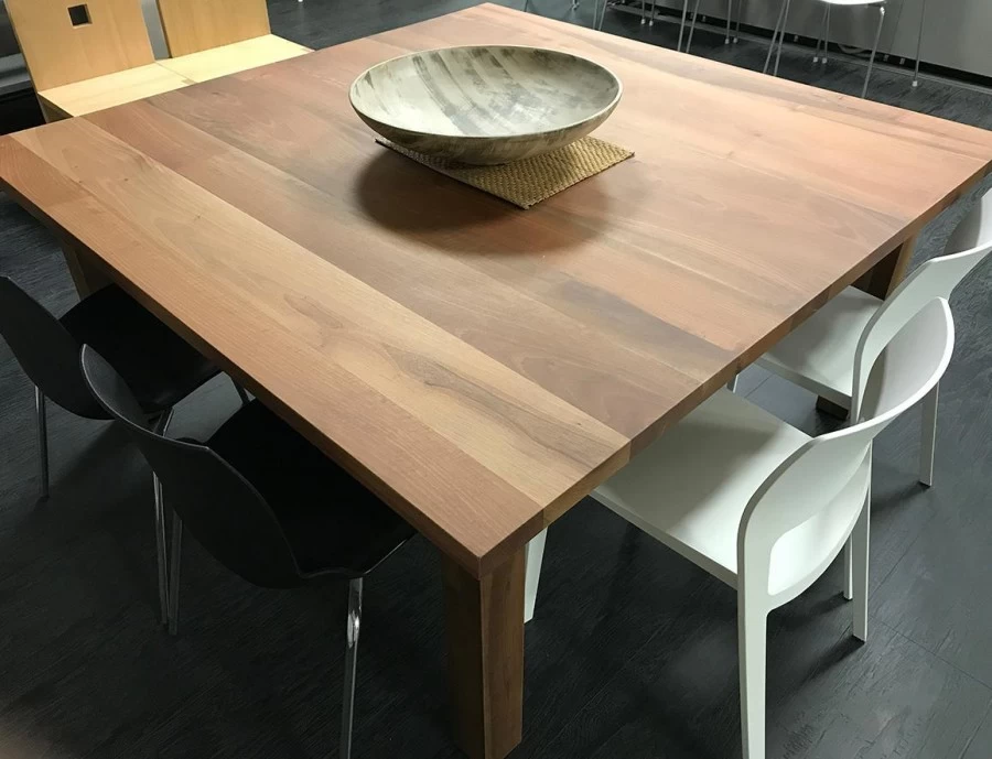 Tavolo quadrato Produzione Artigianale Noce