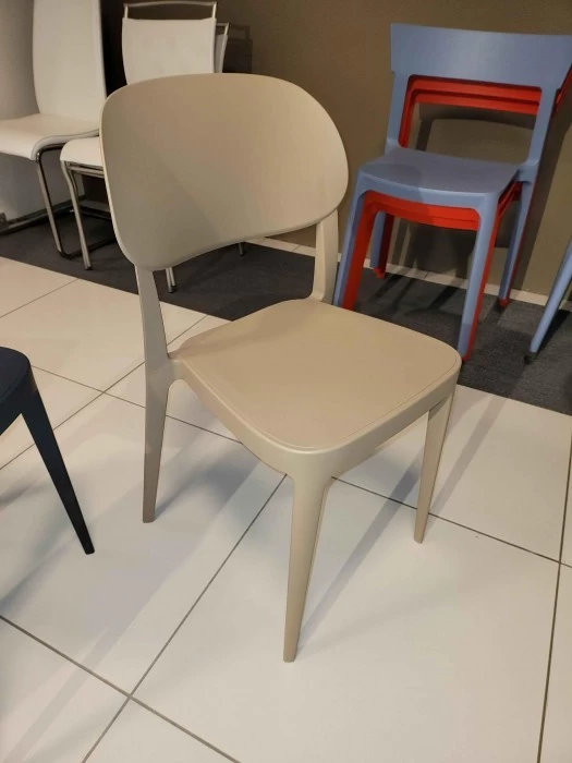 Sedia senza braccioli Ozzio MIA