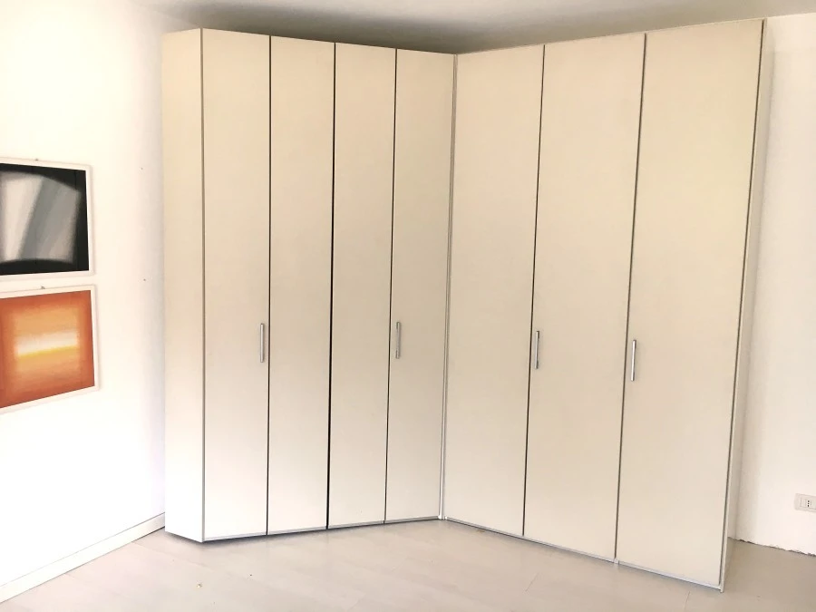 Armadio battente Poliform Senzafine