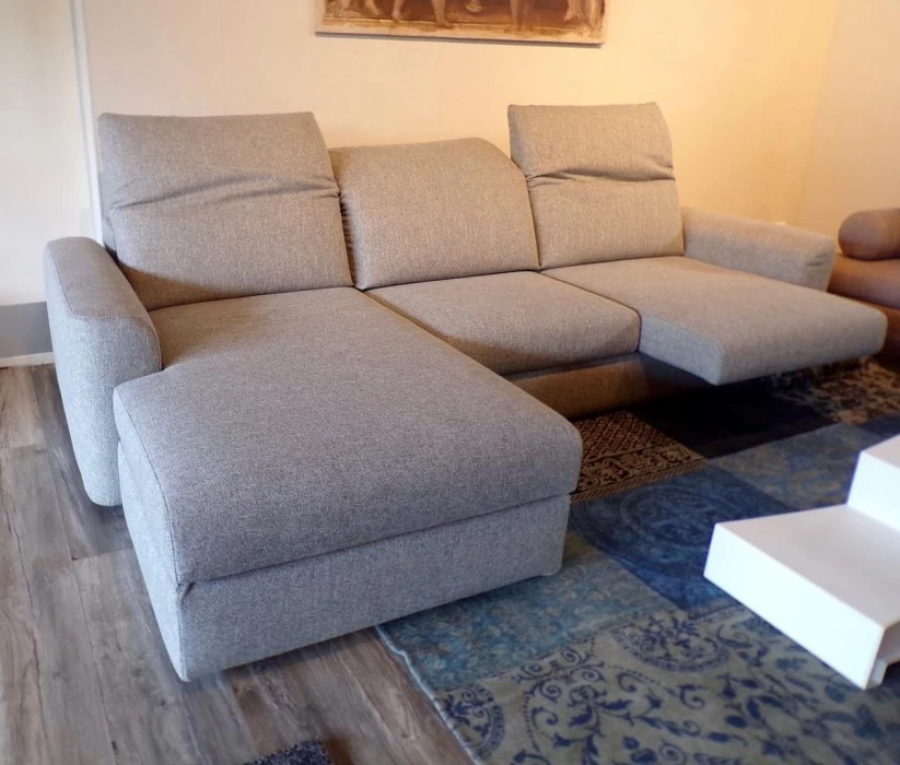 DIVANO CON CHAISE LONGUE E DUE SEDUTE SCORREVOLI RIZZETTO NADIR NEGOZIO ARREDAMENTO A BERGAMO