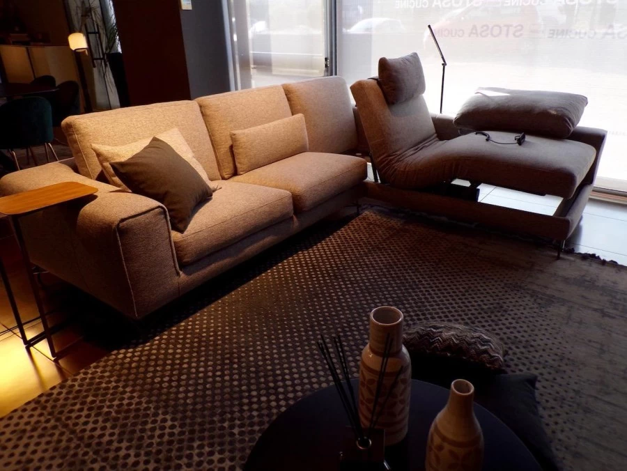 DIVANO CON CHAISE LONGUE MUNITA DI RELAX ELETTRICO SAMOA PEPPY SPECIAL OCCASIONE A BRESCIA