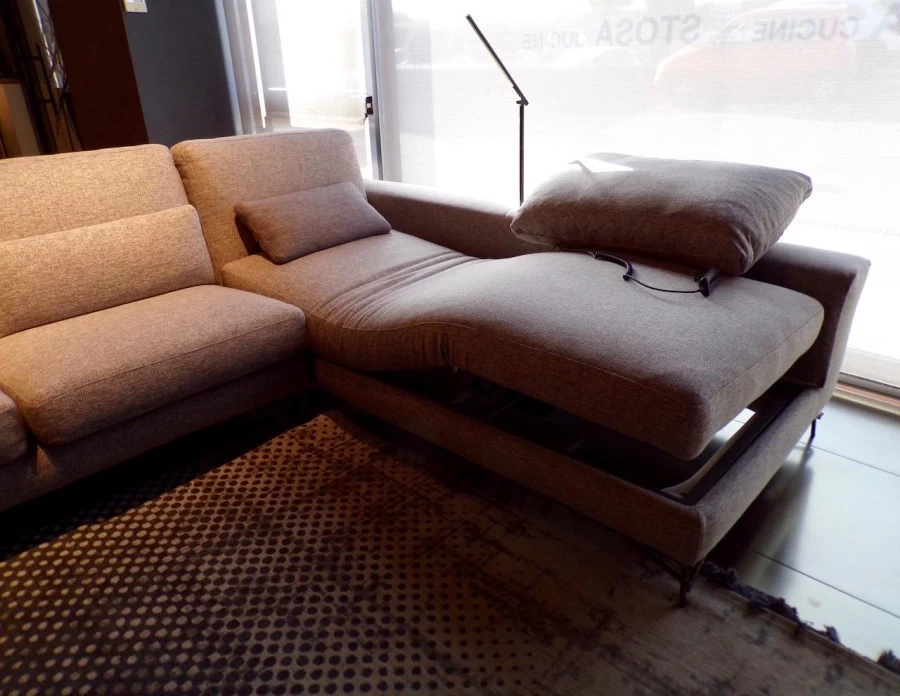 DIVANO CON CHAISE LONGUE MUNITA DI RELAX ELETTRICO SAMOA PEPPY SPECIAL RIVENDITORE A BRESCIA