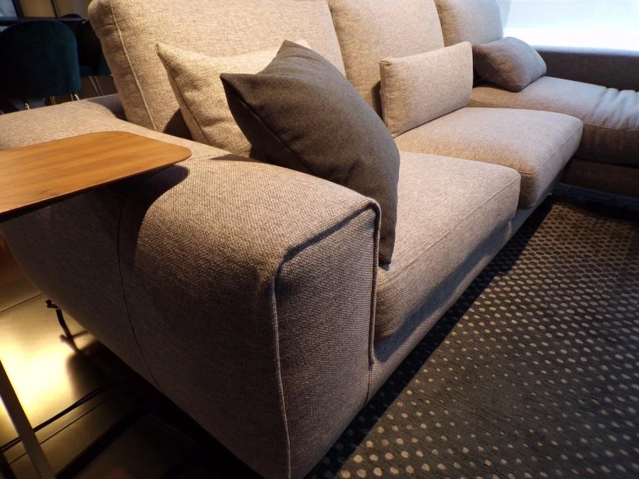 DIVANO CON CHAISE LONGUE MUNITA DI RELAX ELETTRICO SAMOA PEPPY SPECIAL IN OFFERTA A BRESCIA