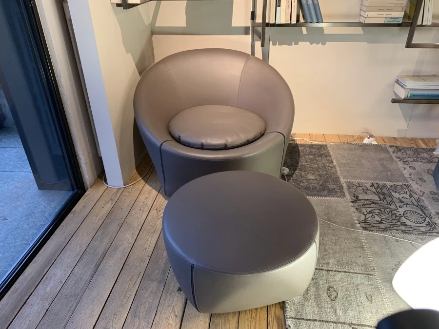 Poltrona con pouf Minotti Capri