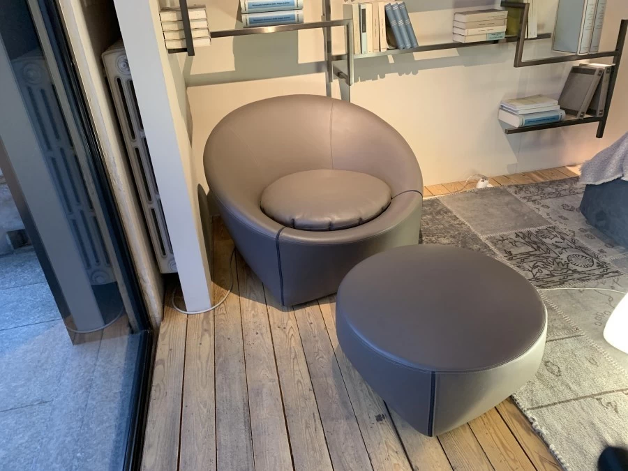 Poltrona con pouf Minotti Capri