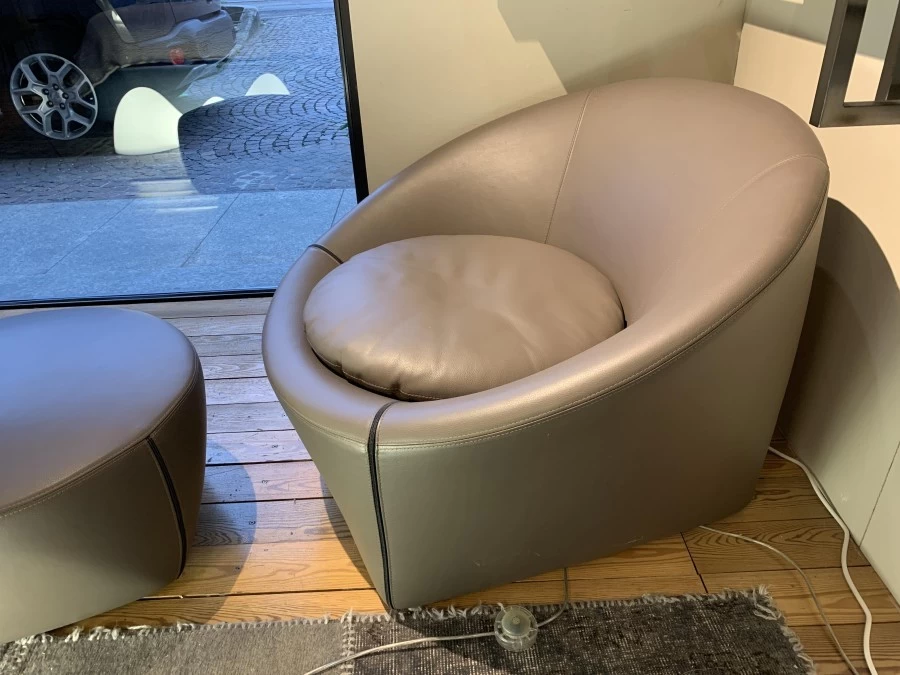 Poltrona con pouf Minotti Capri