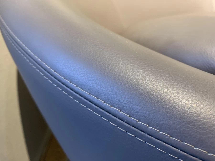 Poltrona con pouf Minotti Capri