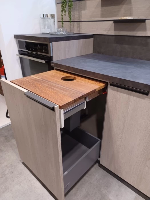 BASE ESTRAIBILE CON TAGLIERE