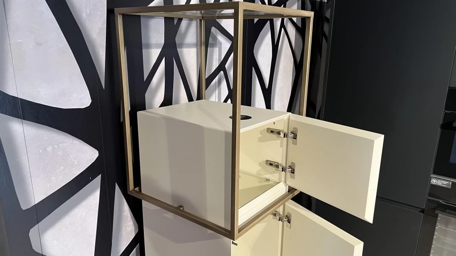 Madia Mogg Zoom Tower