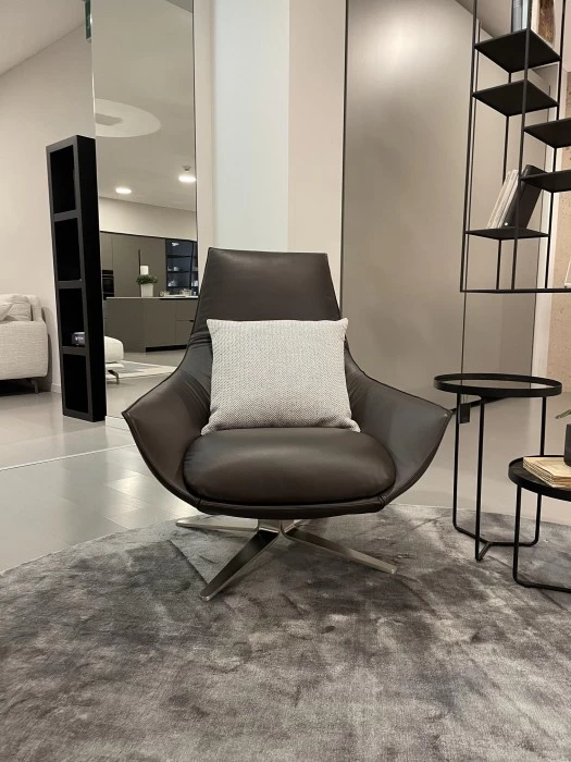 Poltrona e pouf MisuraEmme Ermes